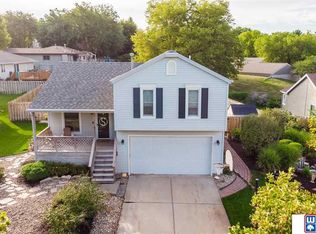 1009 Galloway Cir, Lincoln, NE 68512