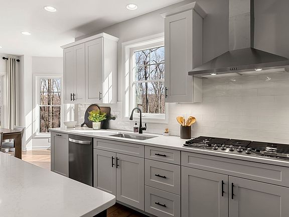 4th image of 29 Germain Way #3