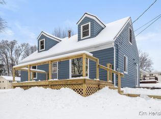 273 Summit Ave NE, Rockford, MI