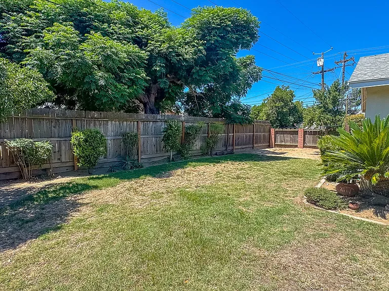 2526 E Hampton Way — Photo 11
