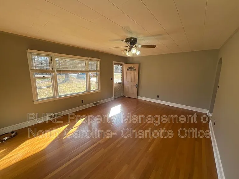 678 Hillsborough Rd — Photo 6