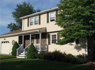 94 Sycamore Dr, Cranston, RI 02921