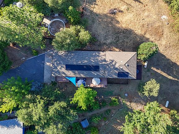 5th image of 198 Sweetwater Dr