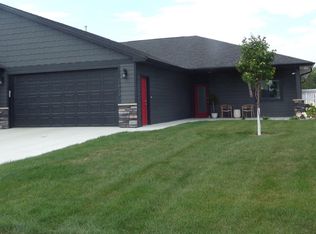 2839 Cottonwood Cir, Mitchell, SD 57301