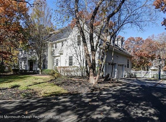 2nd image of 1220 Hickory St