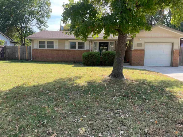2103 W Manhattan Dr, Wichita, KS 67204