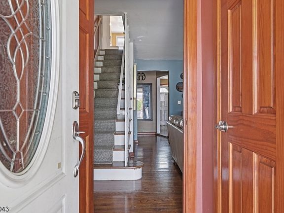 2nd image of 237 Sherwood Ave