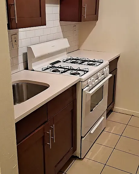 12-13 Neilson St #4K — Photo 3