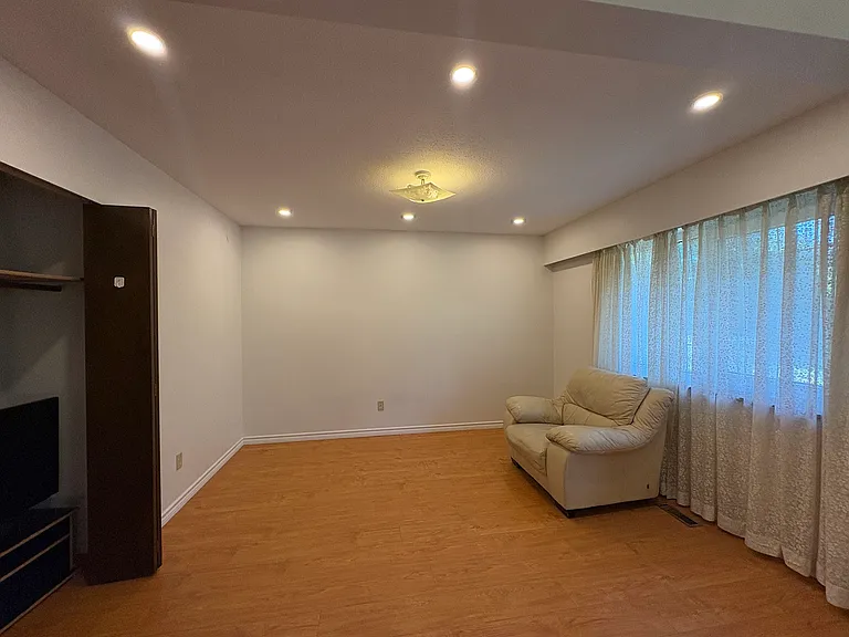 2248 E 45th Ave — Photo 9