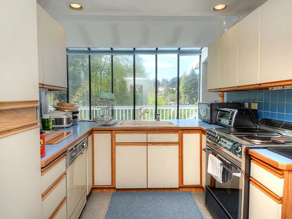 4th image of 19515 Forest Park Dr NE