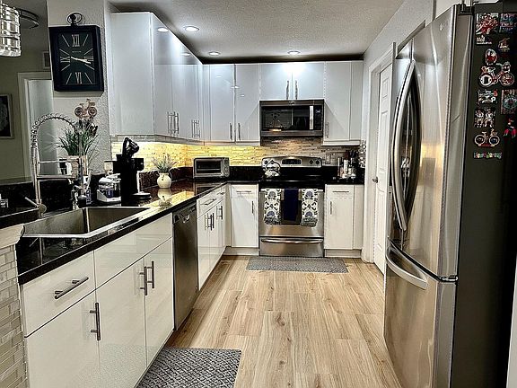 4th image of 4720 Mimosa Pl Unit 905