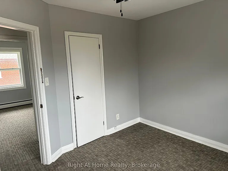 119 Rossland Rd E #4 — Photo 17