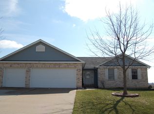 304 E Rennesoy Dr, Newark, IL 60541