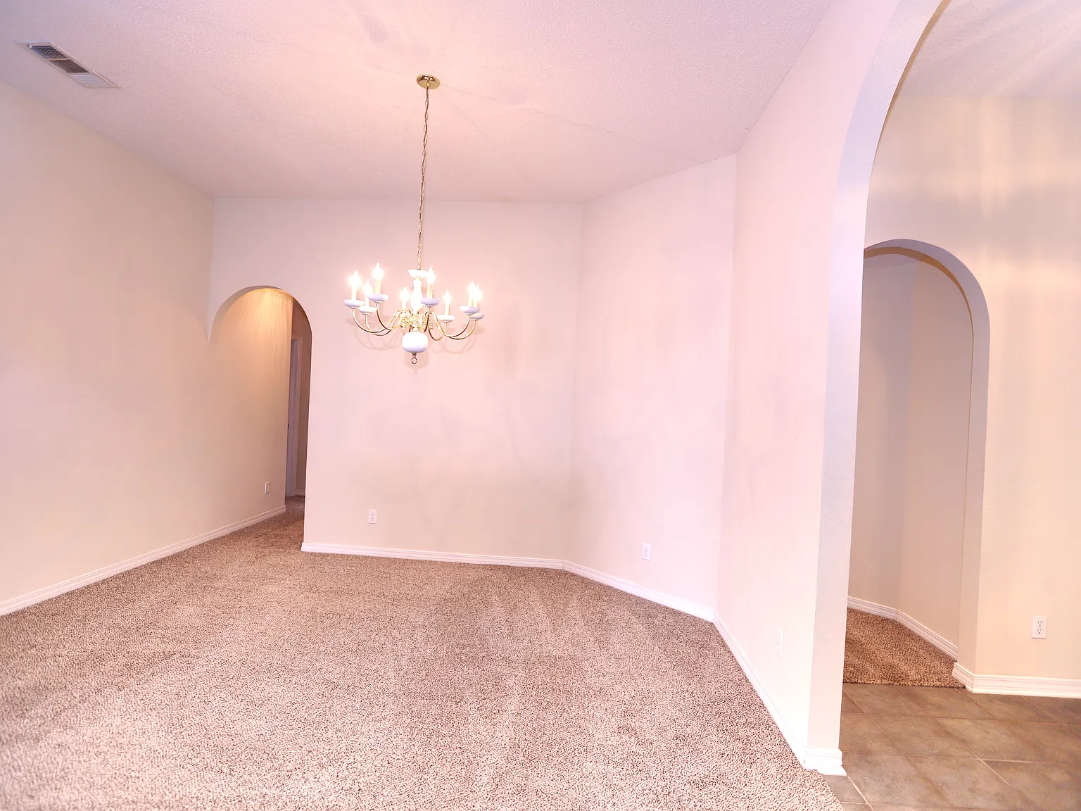 4 bed, 2302 sqft, $2,500 — Photo 2