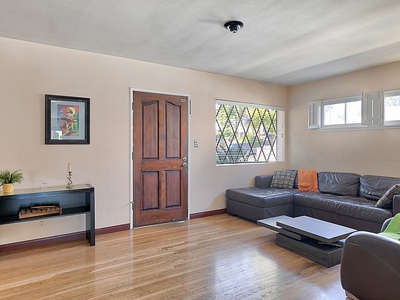 5th image of 3046 N Naomi St