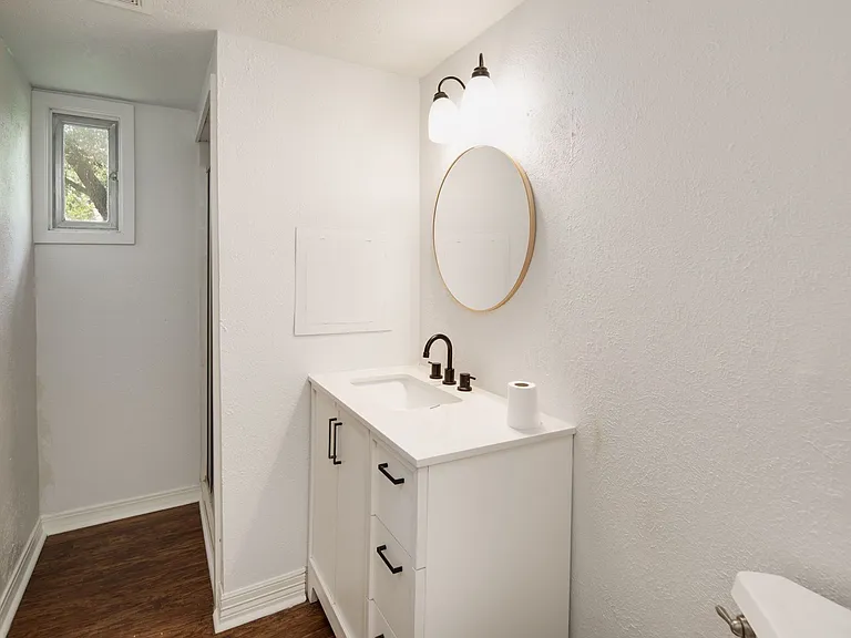 707 Enfield St — Photo 14