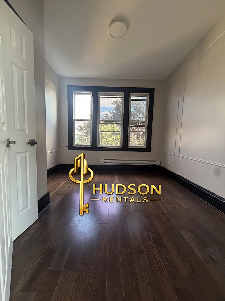 2 bed, 800 sqft, $1,895 — Photo 3