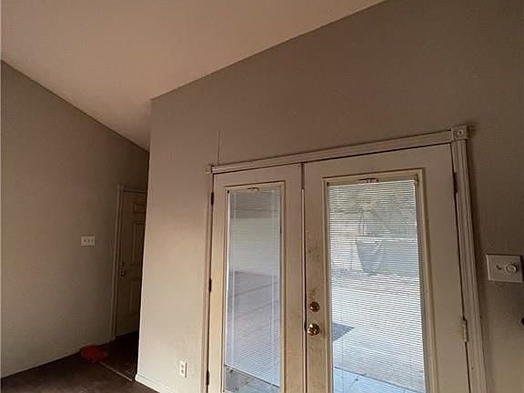 4th image of 1006 Emerald Wood Dr #A