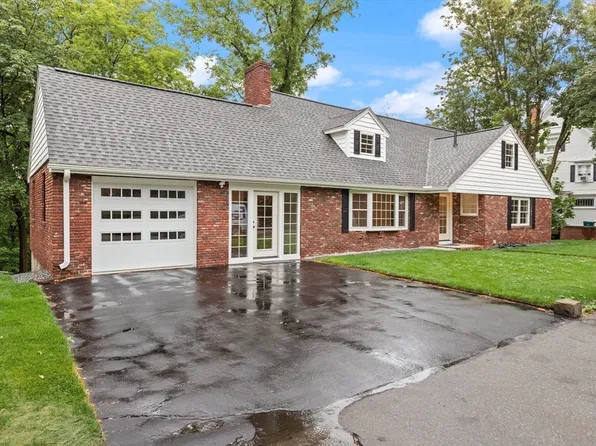 318 Andover St, Lowell, MA 01852