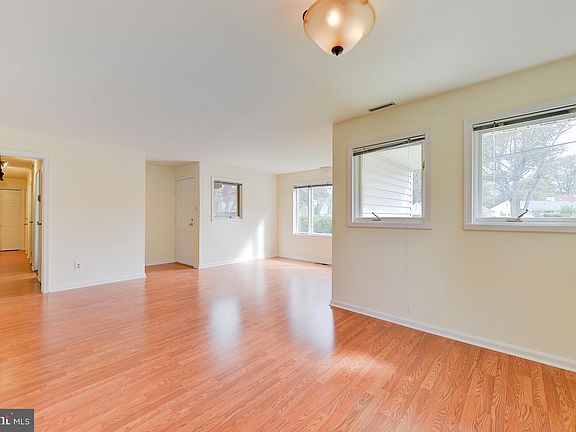 4th image of 2013 Rockland Ave