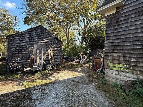 3rd image of 536 W Main Rd