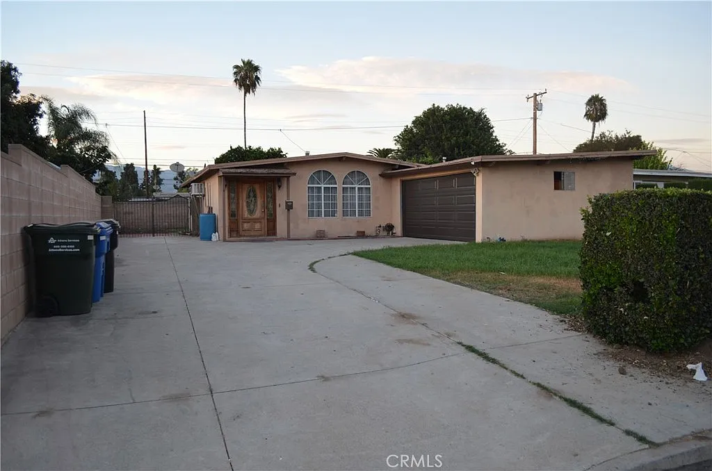 3 bed, 1301 sqft, $3,200 — Photo 2