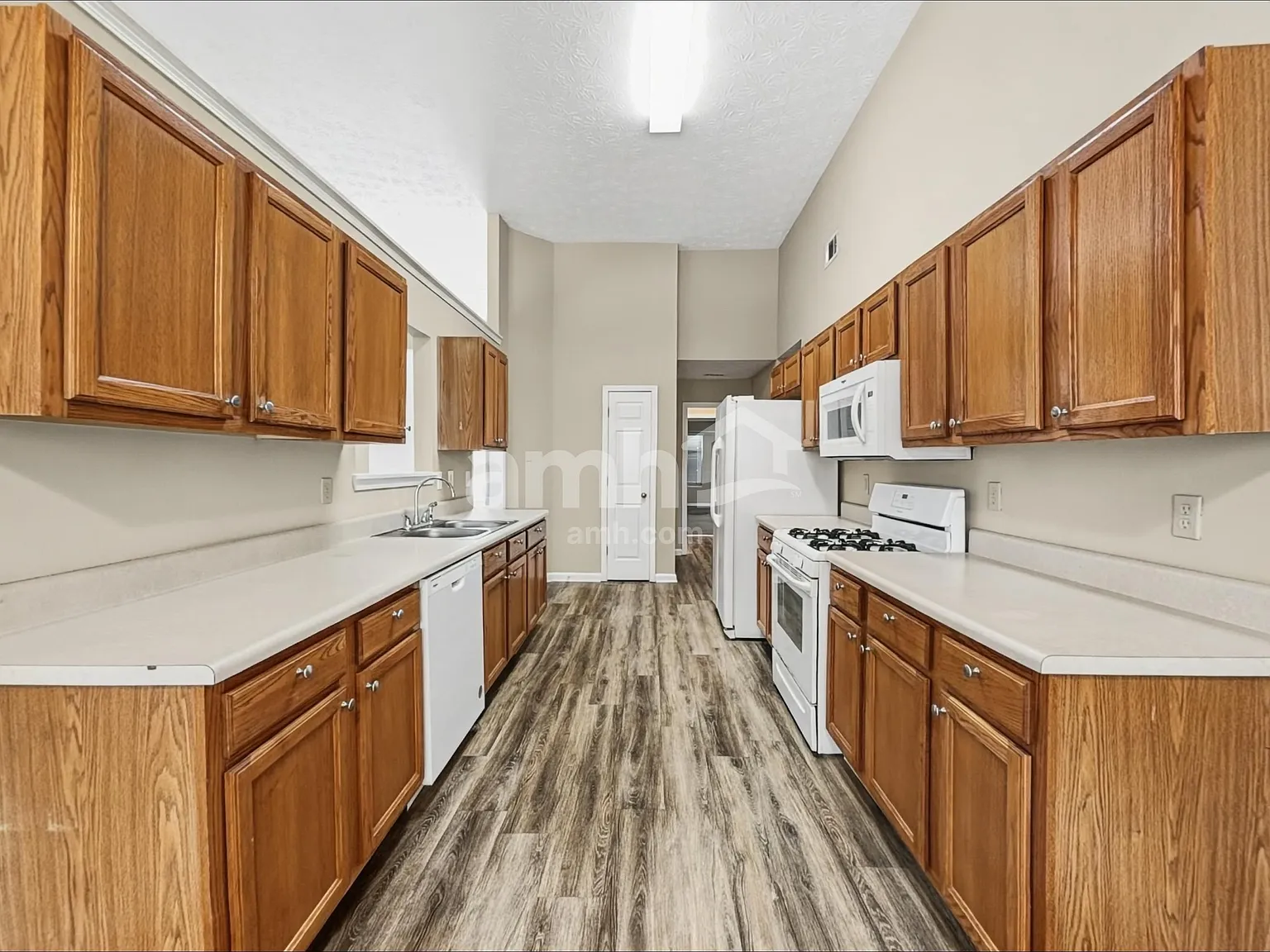 3 bed, 2.0 bath, 1738 sqft, $2,195 — Photo 3