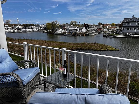 4th image of 18 Harbor N