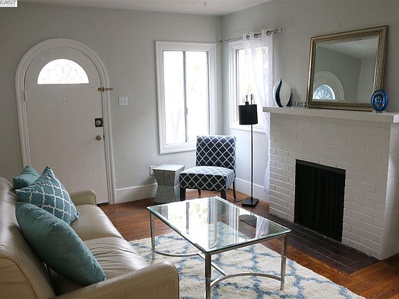 4th image of 3907 Laguna Ave