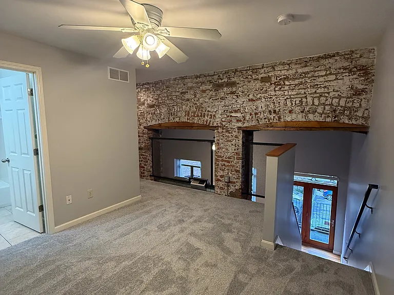 325 W 5th St #5 — Photo 9