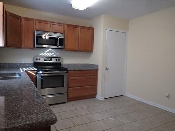 5th image of 3001 Lake Villa Dr
