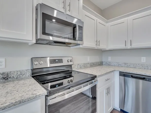 102 Skye Dr, Statesboro, GA 30458