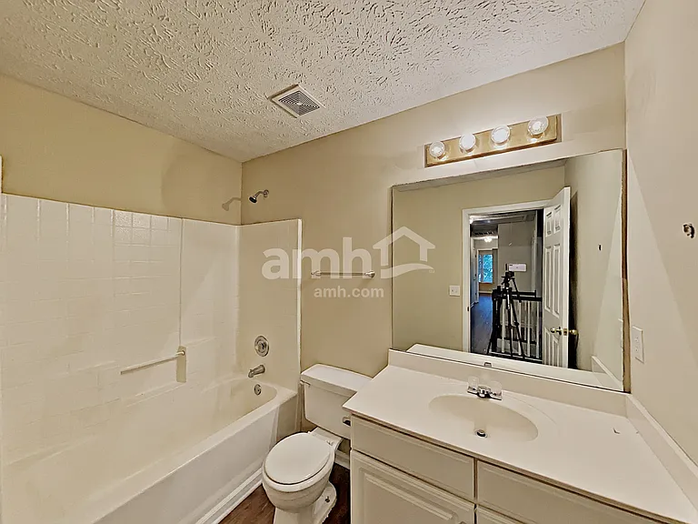 375 Saybrooke Xing — Photo 17