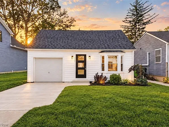 208 Sunset Rd, Avon Lake, OH 44012