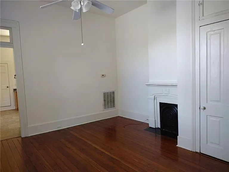 421-427 Hillary St — Photo 2