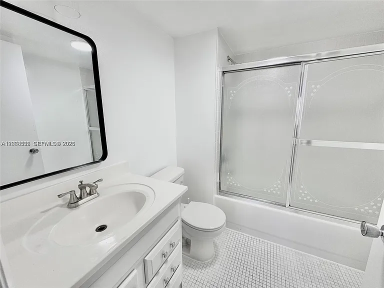 1075 Riverside Dr #302 — Photo 10