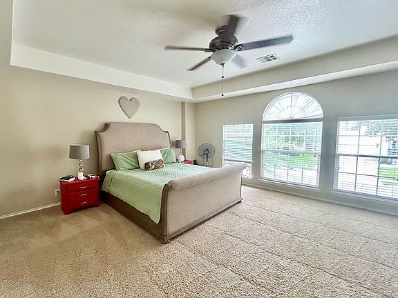 3rd image of 333 Eglington Way
