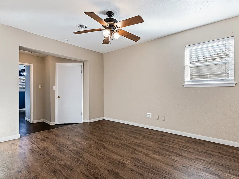 1001 Altamont Dr — Photo 16