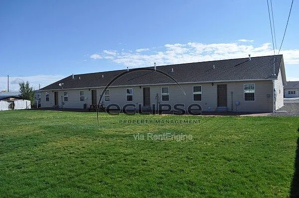 3 bed, 1.0 bath, 1115 sqft, $1,365 — Photo 3
