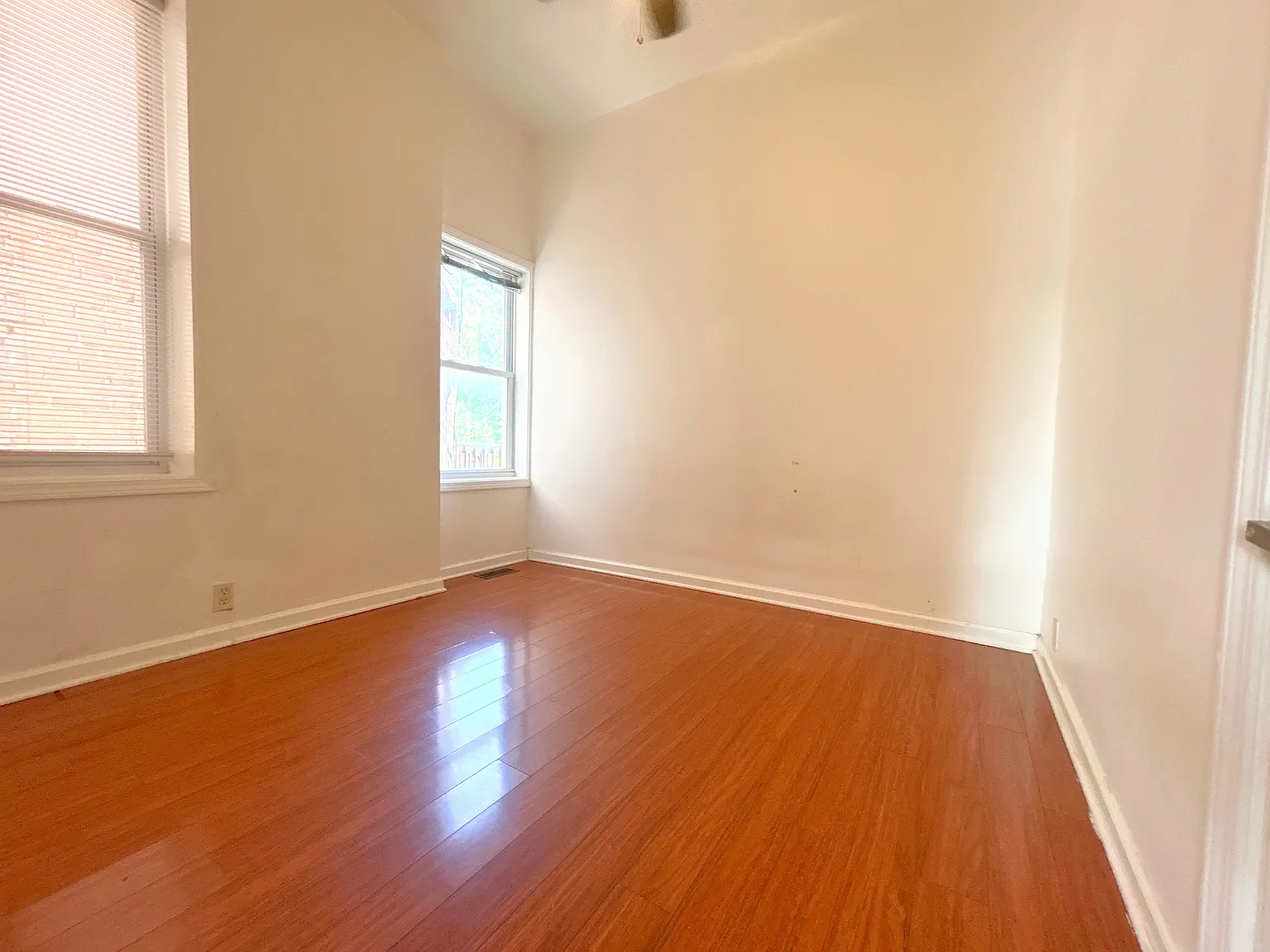 3 bed, 872 sqft, $1,375 — Photo 3