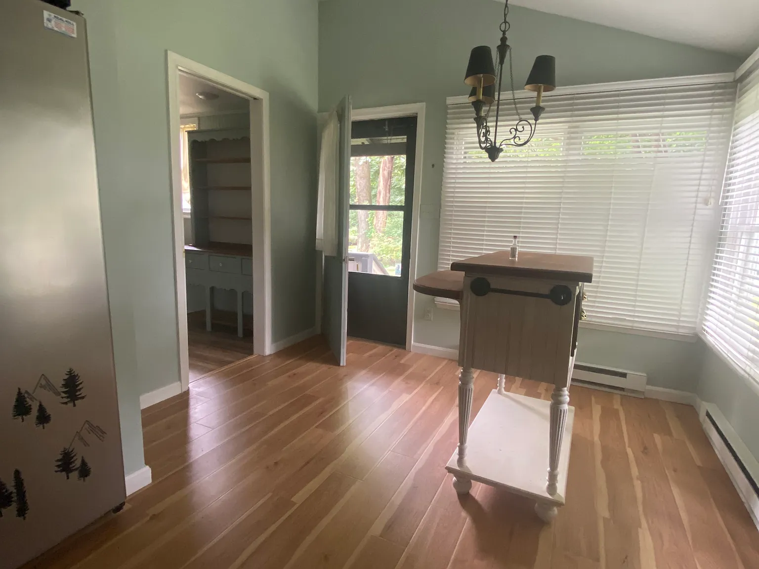 3 bed, 1902 sqft, $2,100 — Photo 2