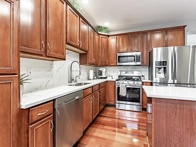 43738 Clemens Ter #1 — Photo 4
