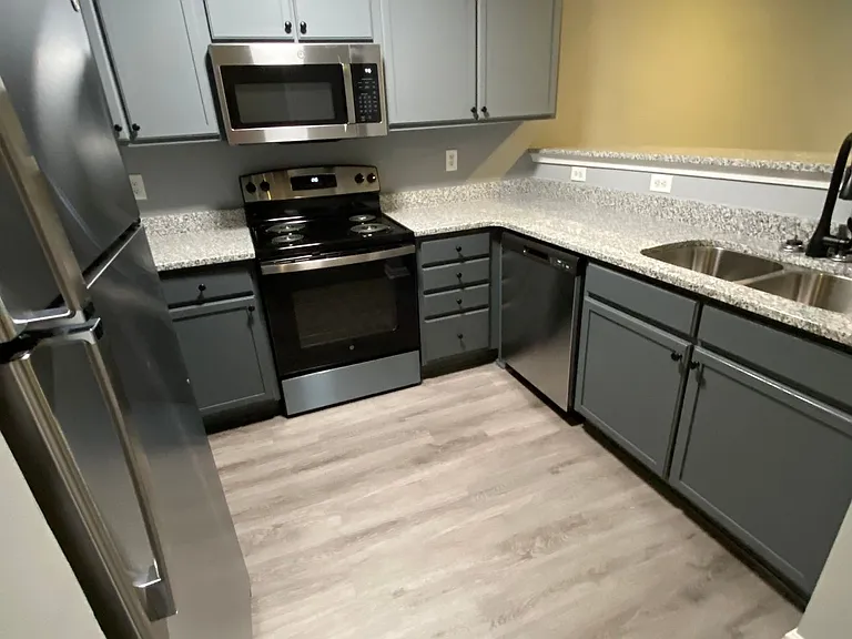 3 Bedroom 3 Bathroom Apartments, perfect for Roommates! — Photo 22