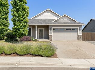 672 SE Mustang Loop, Sublimity, OR 97385