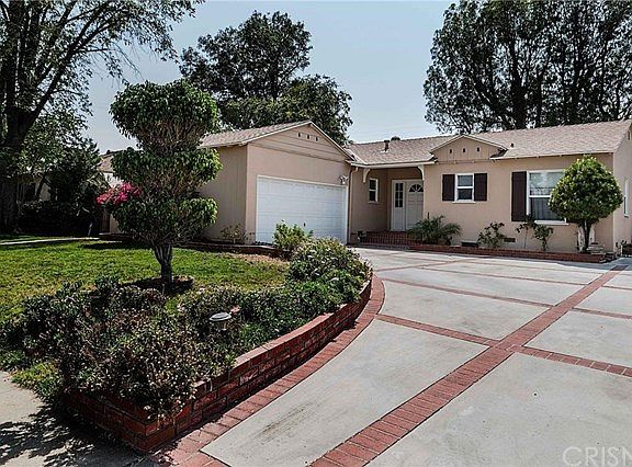 2 Car garage with newer garage door.