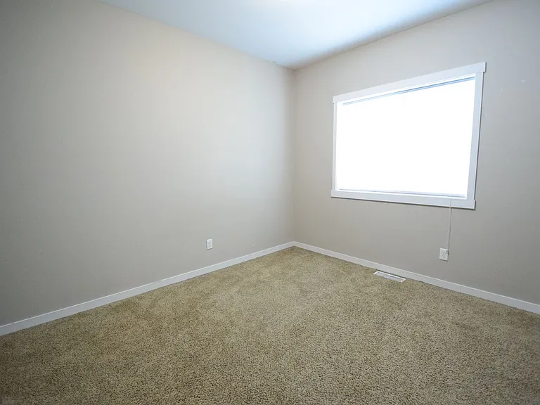 224 James Ave — Photo 28