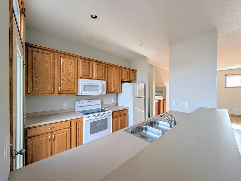 1911 Red Maple Ln — Photo 5