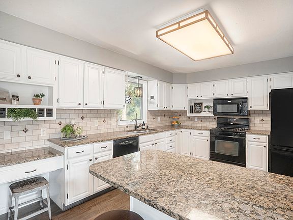 5th image of 2965 N Horseshoe Dr SW