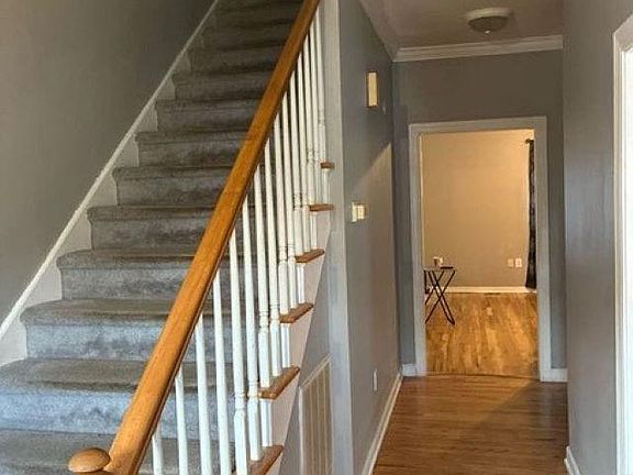 3rd image of 331 Heatherstone Rd