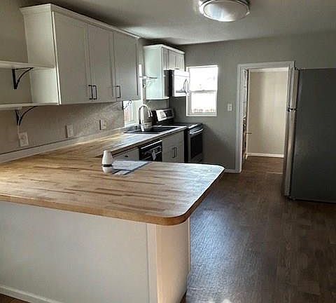 5th image of 931 Jackson St